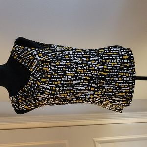 Tahari dressy top Size Small gold white and black.